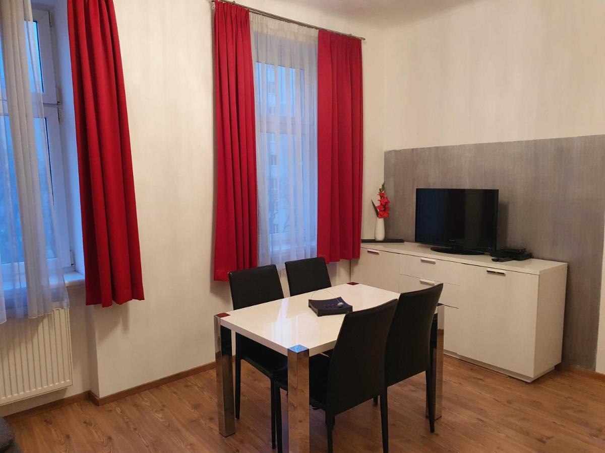 Vibrant Red Apartment I Contactless Check-In Відень Екстер'єр фото