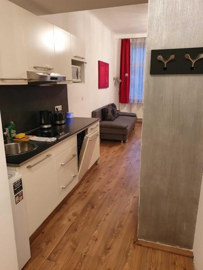 Vibrant Red Apartment I Contactless Check-In Відень Екстер'єр фото